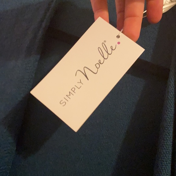 Simply Noelle Cardigan - Picture 2 of 4